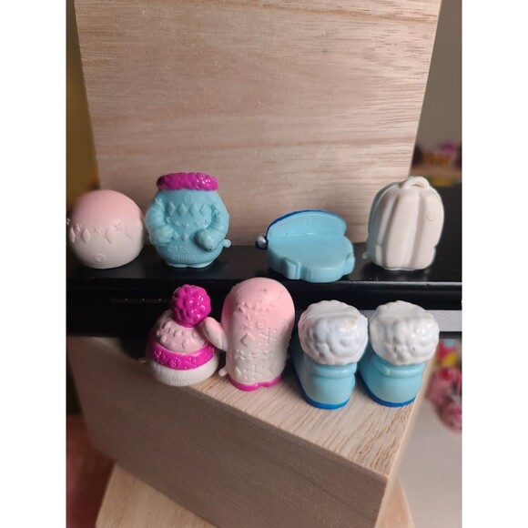 Shopkins Snowmobile Frosty Fashion 8 Pc Season 5 Moose Toys - Picture 3 of 5